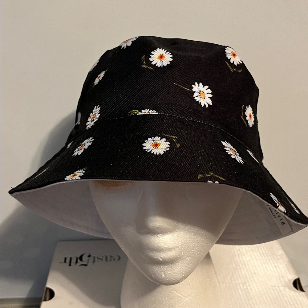 NEW Alice + Olivia by Stacey Bendet Reversible bucket hat
